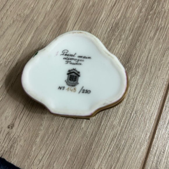 Limoges Trinket Box LaGloriette No. 145/250 Handpainted France Cranberry & Gold - Picture 7 of 11